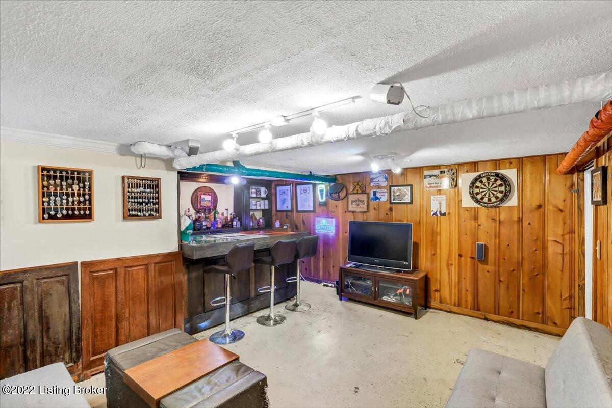 911 Greenleaf Road Louisville, KY 40213 - Photo 34 of 44 34-911 Greenleaf Rd-133