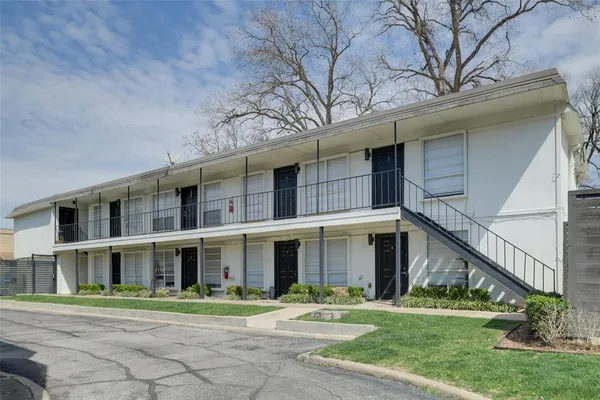 $1,000 | 2808 Throckmorton Street, Unit 207, Dallas, TX 75219
