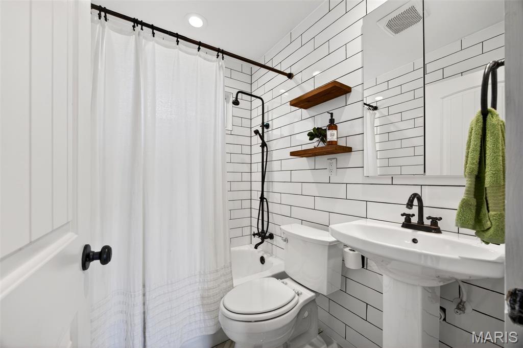 247 Old Ballwin Road Ballwin, MO 63021 - Photo 14 of 39