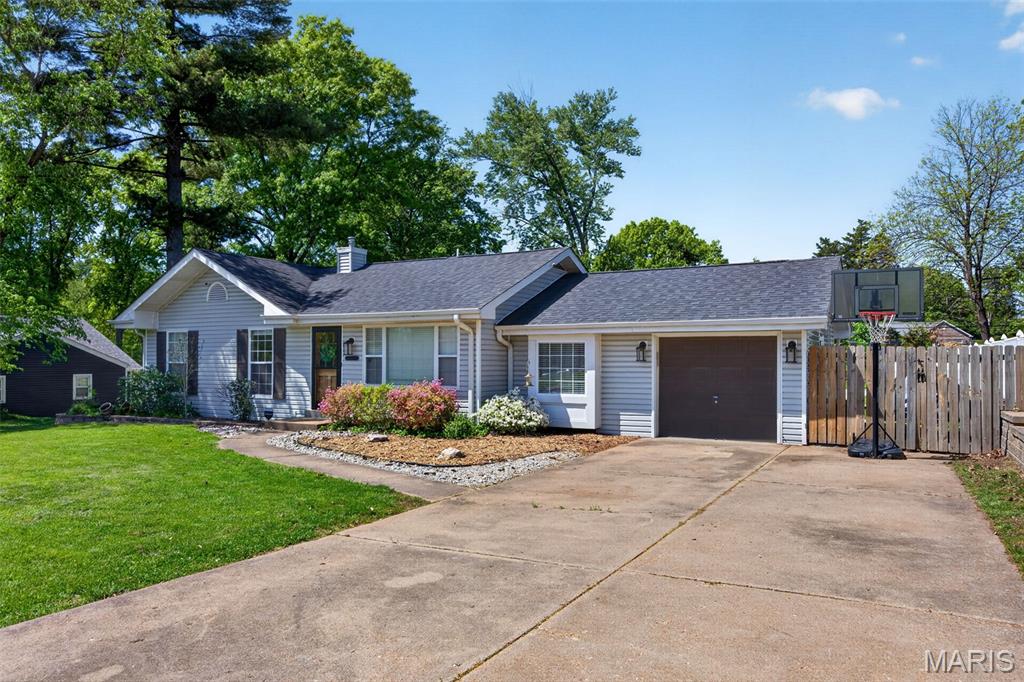 247 Old Ballwin Road Ballwin, MO 63021 - Photo 2 of 39