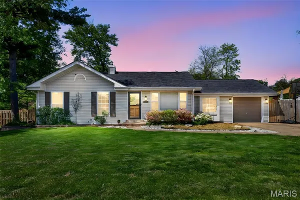 $325,000 | 247 Old Ballwin Road, Ballwin, MO 63021