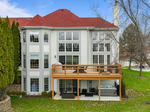 $1,050,000 | 1568 Highland Drive, Unit 869, Geneva, WI 53147
