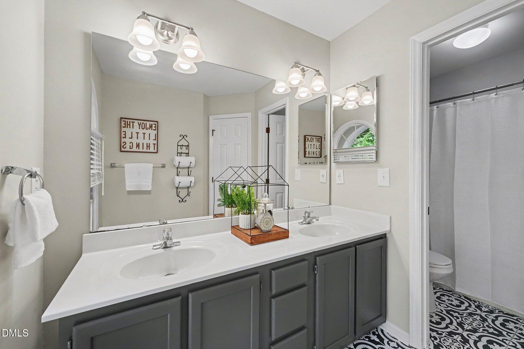 5216 Fairmead Circle Raleigh, NC 27613 - Photo 22 of 29 022_file_2668