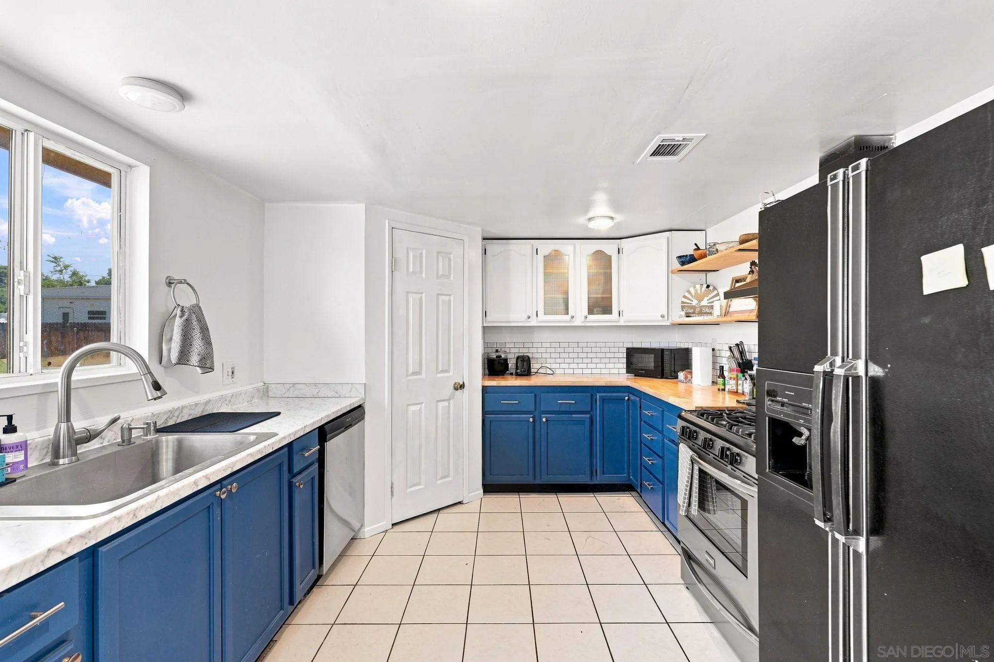 12787 Pocono Road Apple Valley, CA 92308 - Photo 6 of 29 Gallery Image 6