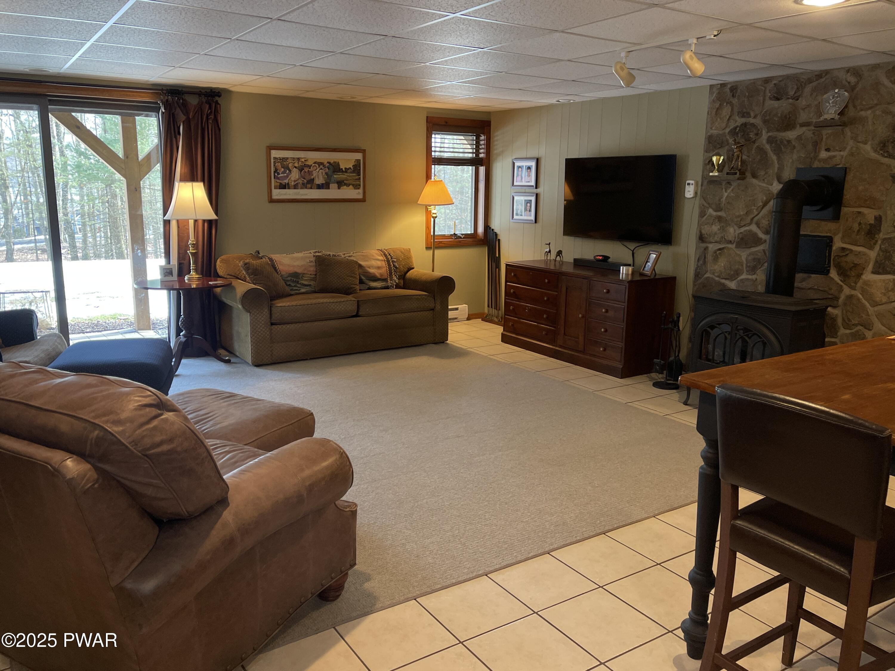 72 Boulder Point Road Lakeville, PA 18438 - Photo 24 of 39 24 LL Family Room