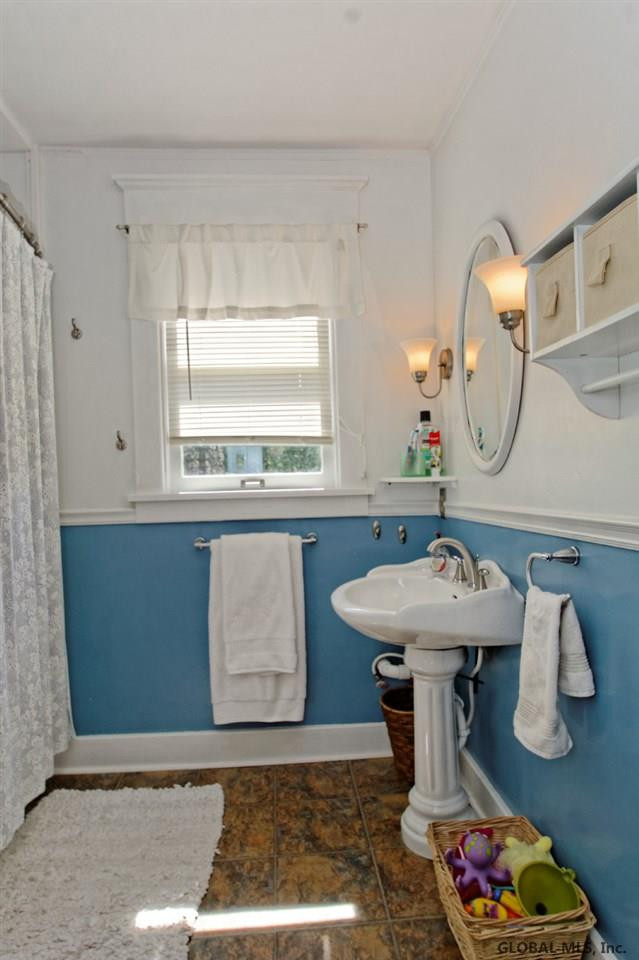 1674 Rugby Road Schenectady, NY 12309 - Photo 13 of 25 Photo 13