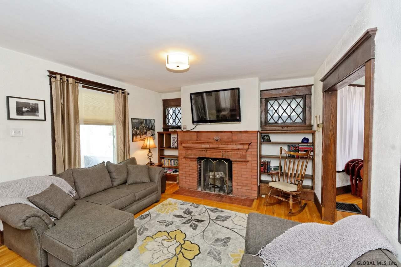 1674 Rugby Road Schenectady, NY 12309 - Photo 4 of 25 Photo 4