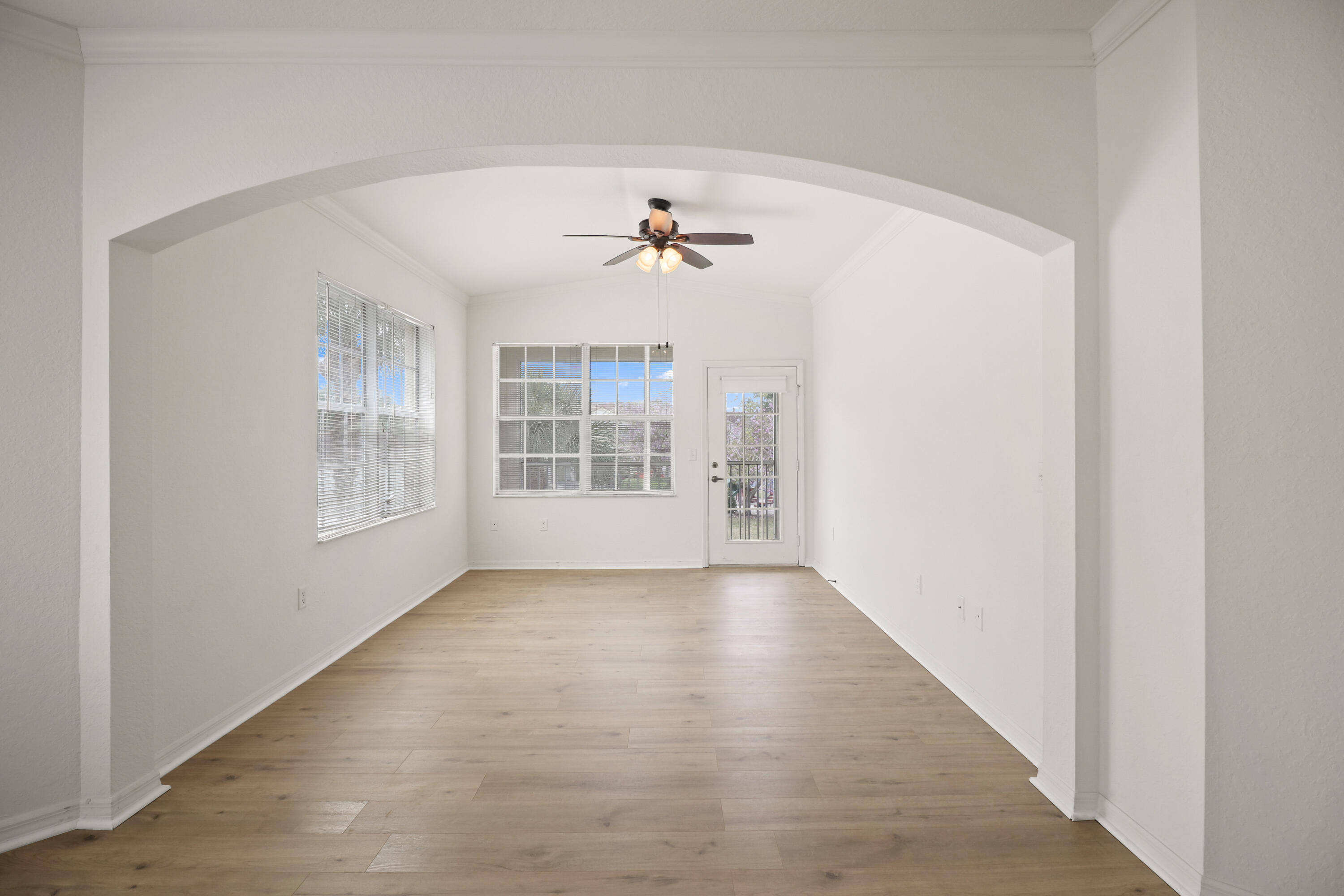 272 Southeast Kitching Circle Stuart, FL 34994 - Photo 6 of 52 6-IMG_0685