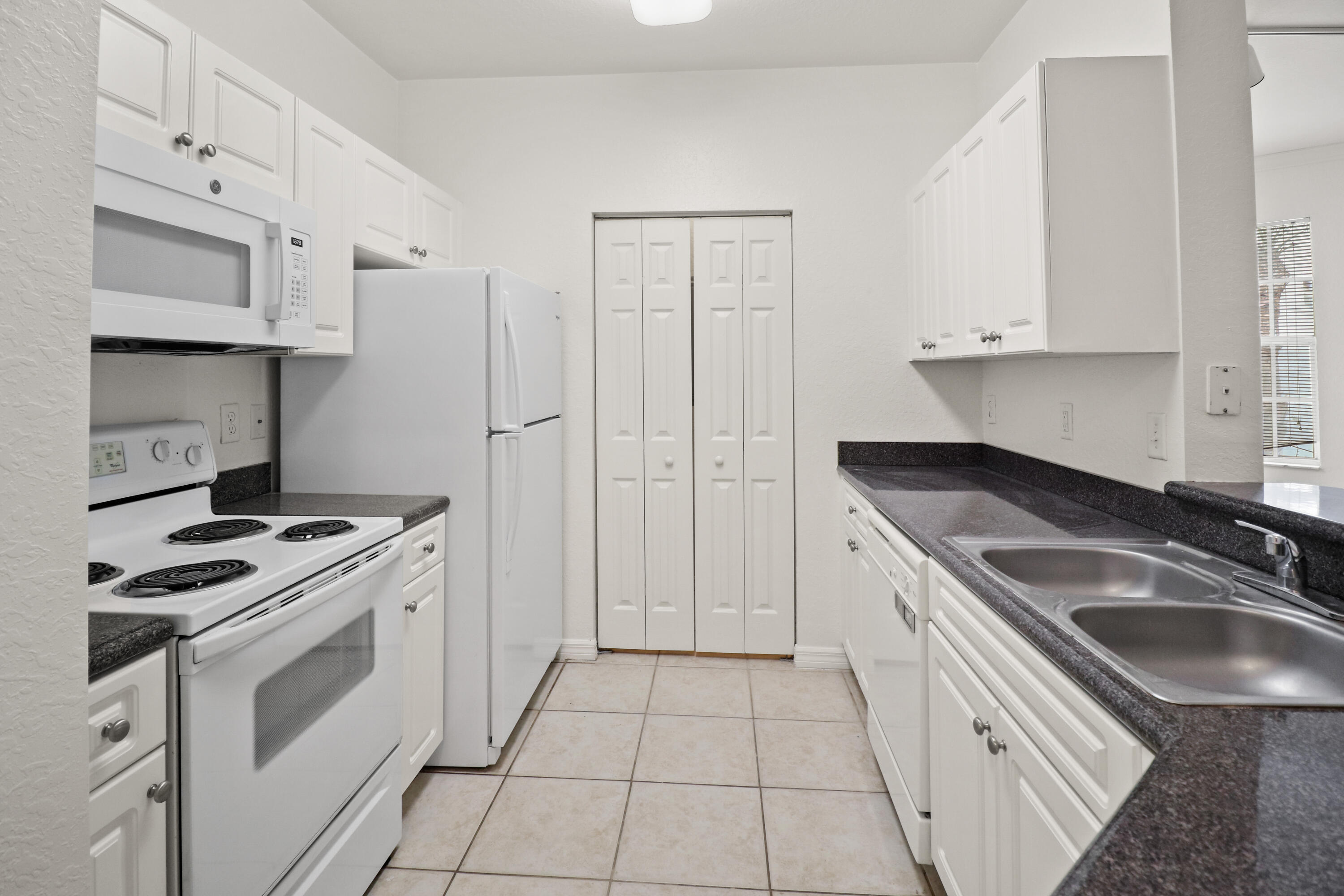 272 Southeast Kitching Circle Stuart, FL 34994 - Photo 10 of 52 10-IMG_0676