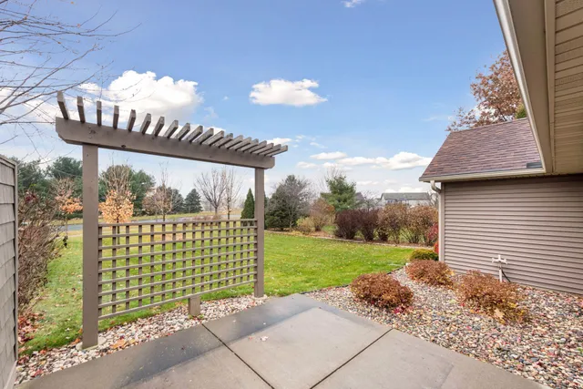 $350,000 | 3415 Cambridge Place, River Falls, WI 54022