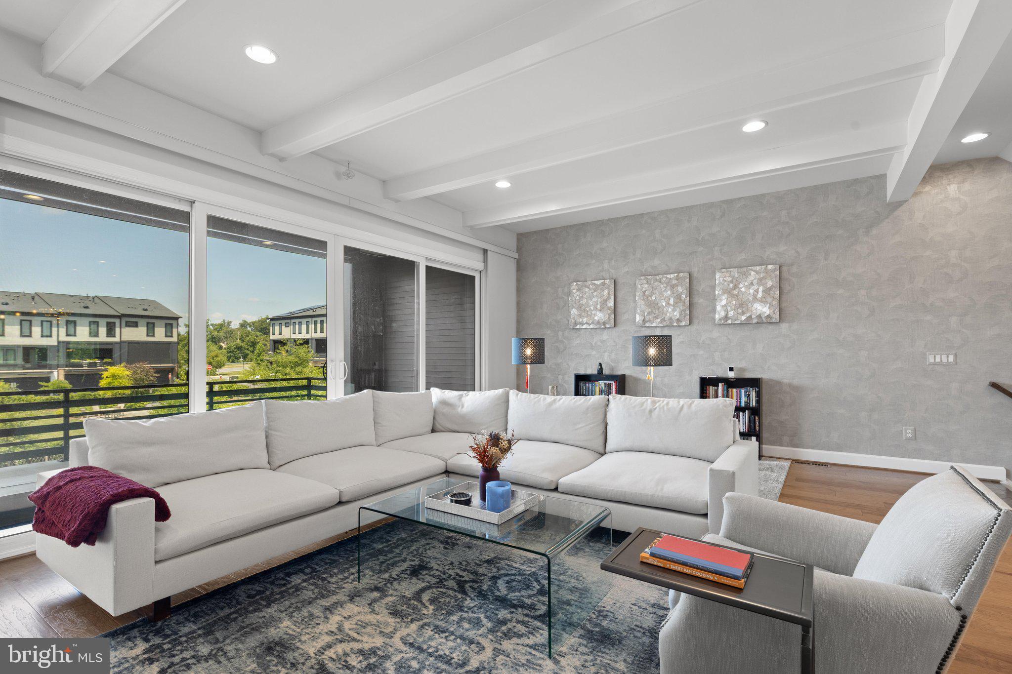 20375 Codman Drive Ashburn, VA 20147 - Photo 21 of 63 Fantastic wall space for art displays