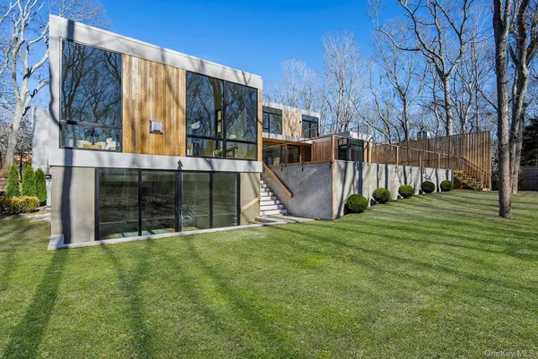 a view of a back yard of the house
