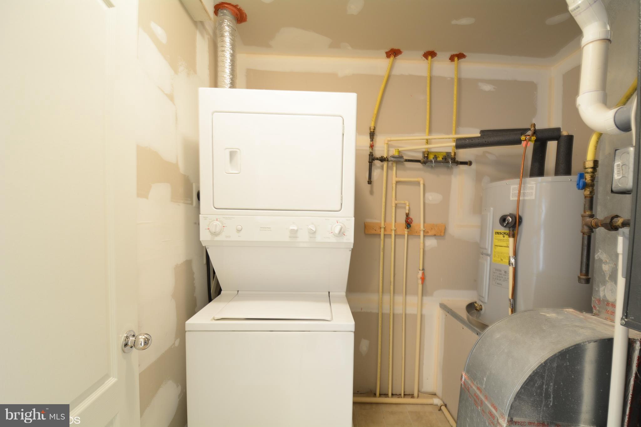 4110 Potomac Highlands Circle, Unit 5 Triangle, VA 22172 - Photo 20 of 24 a bathroom with a toilet and a shower