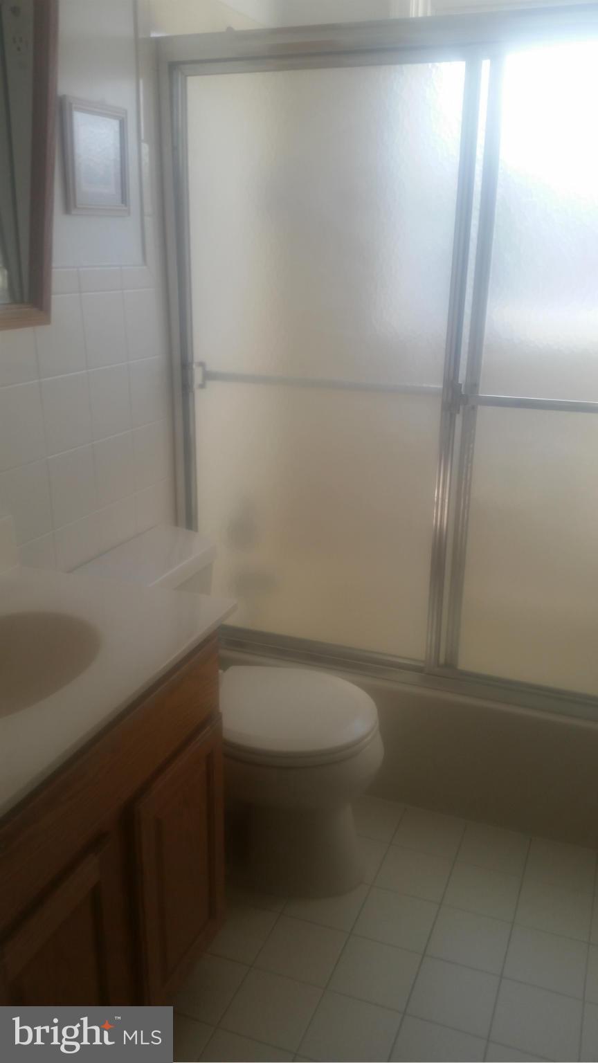 2203 Vailthorn Road Baltimore, MD 21220 - Photo 14 of 16 Bath