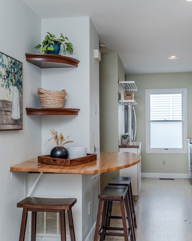 9 Walnut Street, Unit B Northampton, MA 01060 - Photo 4 of 25 a room with a table chairs and stove