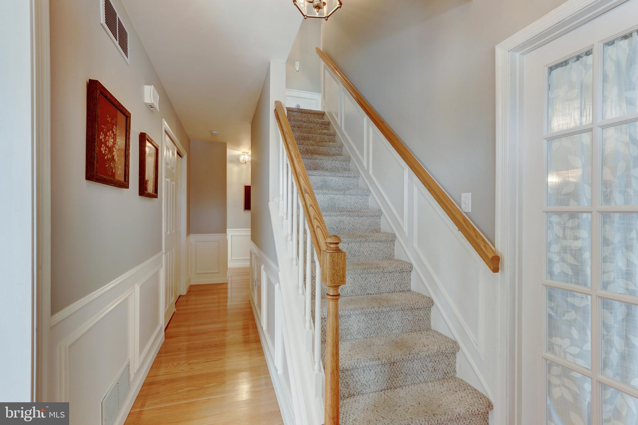 8 Thornbury Road Reading, PA 19606 - Photo 23 of 49 entry hallway