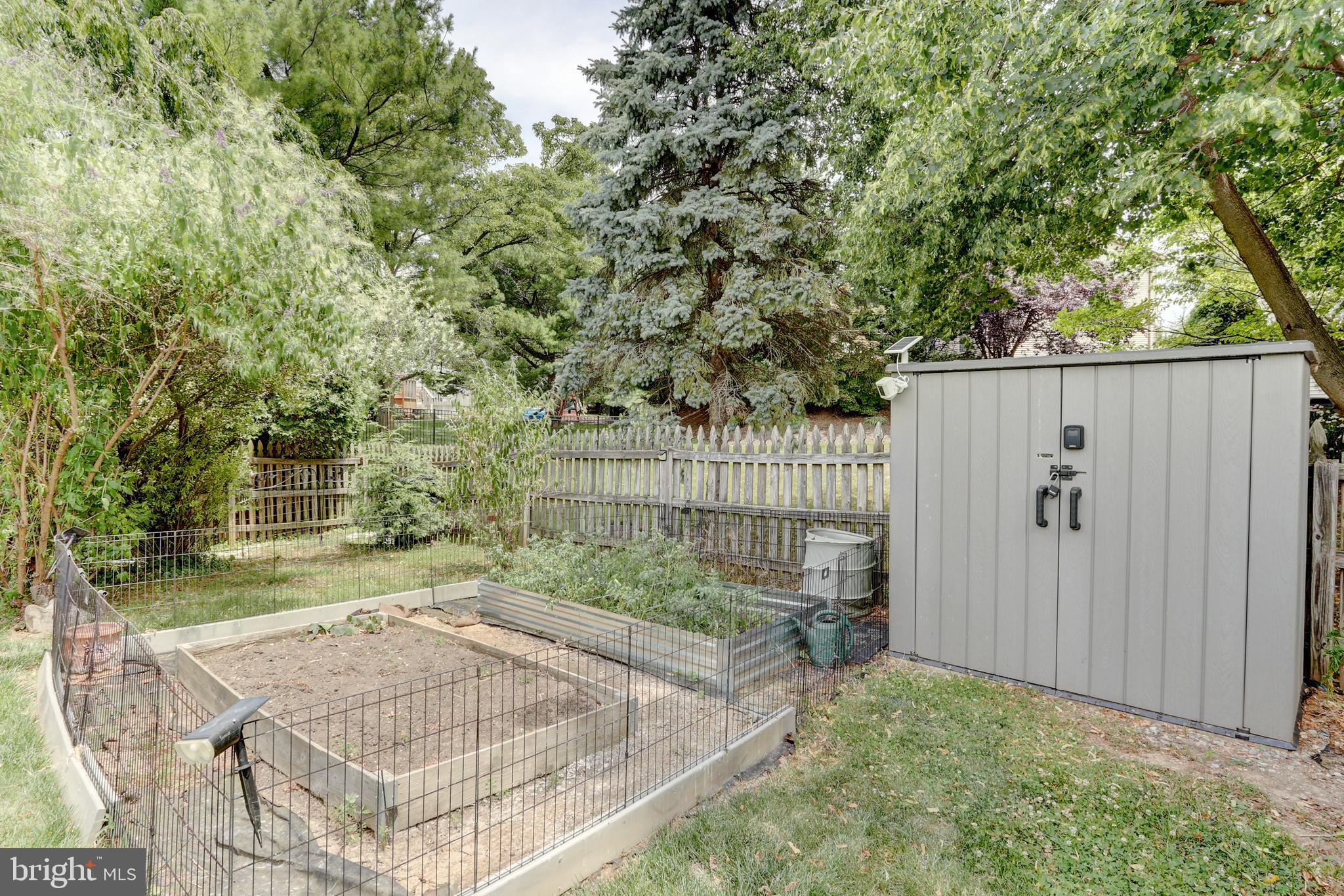 8 Thornbury Road Reading, PA 19606 - Photo 42 of 49 garden shed