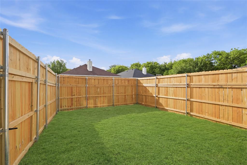 7817 Red Spring Road Dallas, TX 75241 - Photo 11 of 23 View of fenced backyard
