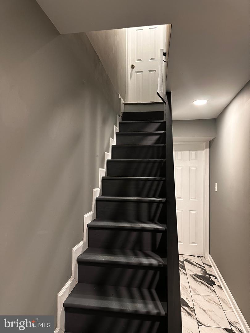 32 Kent Road Upper Darby, PA 19082 - Photo 16 of 60 a view of entryway