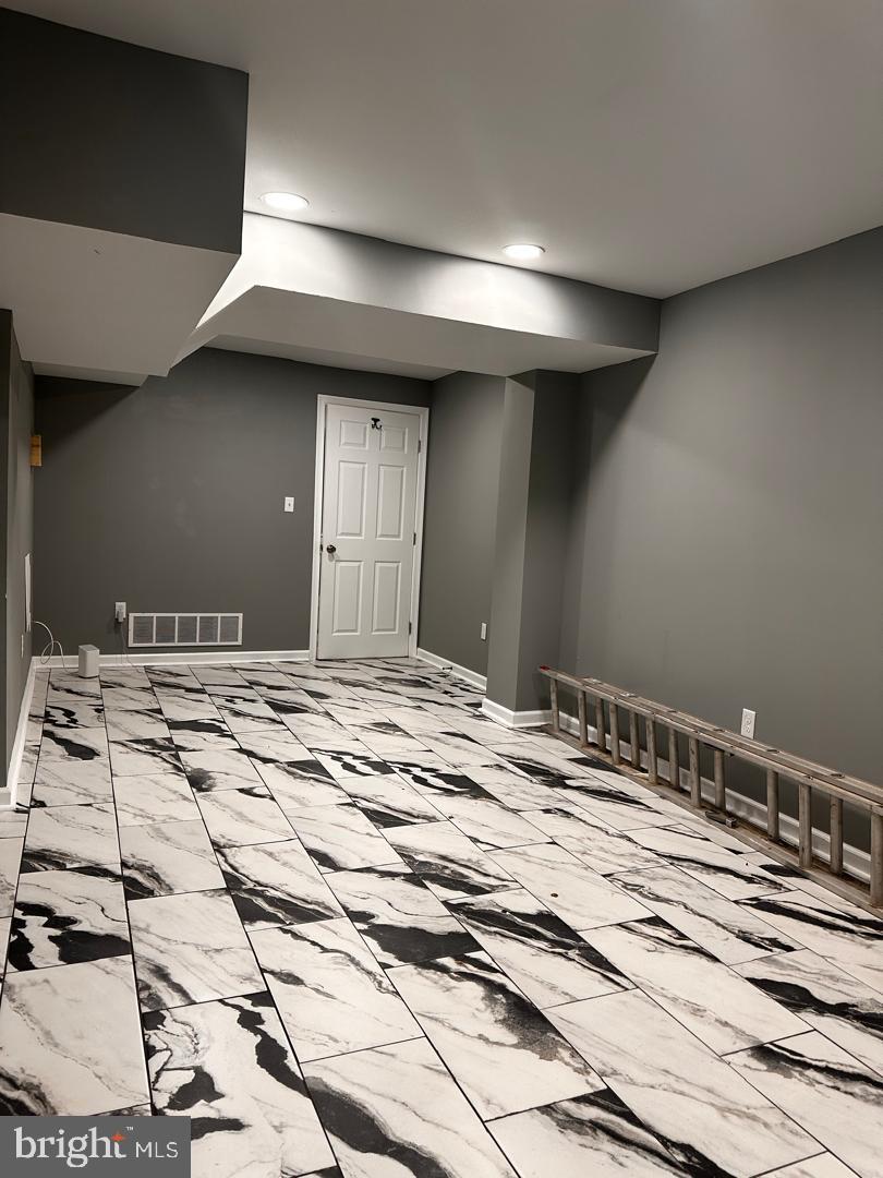 32 Kent Road Upper Darby, PA 19082 - Photo 7 of 60