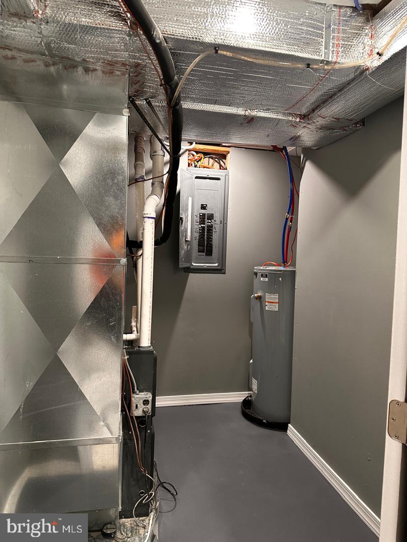 32 Kent Road Upper Darby, PA 19082 - Photo 9 of 60 New heating and cooling Unit