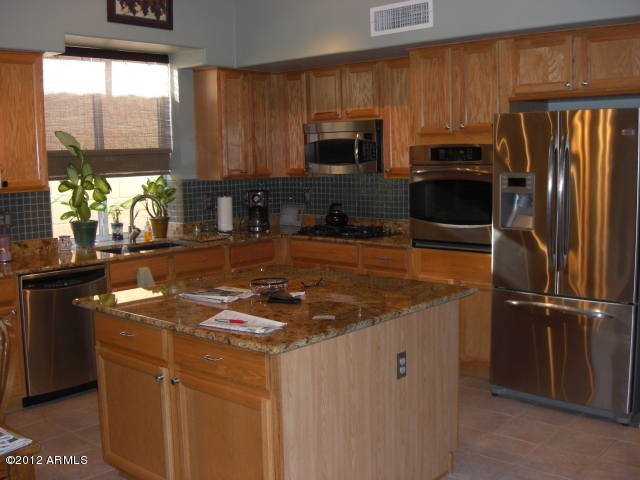 295 West Del Rio Street Gilbert, AZ 85233 - Photo 2 of 30 Kitchen island