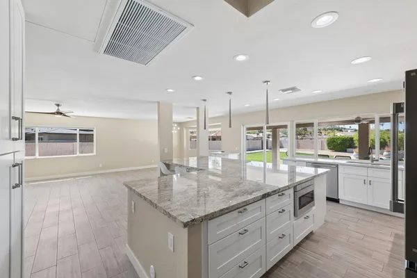 $4,499 | 13222 North 1st Avenue, Phoenix, AZ 85029