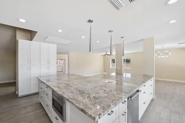 $4,499 | 13222 North 1st Avenue, Phoenix, AZ 85029