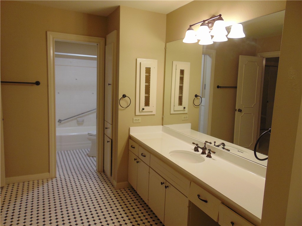 2516 Enfield Road, Unit 101 Austin, TX 78703 - Photo 13 of 19