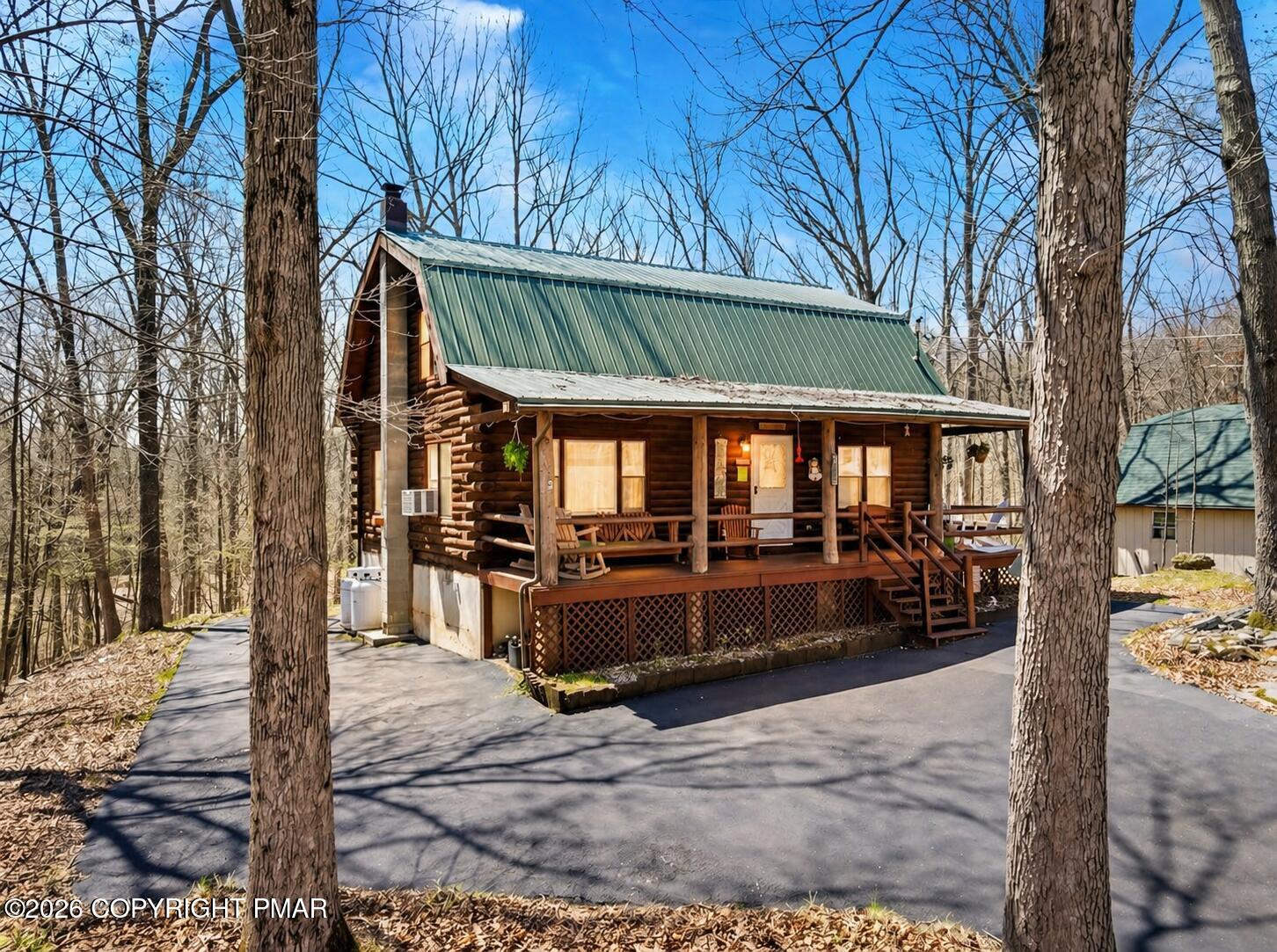 3 BR, 2BA, 1700 sqft, 0.55 acres