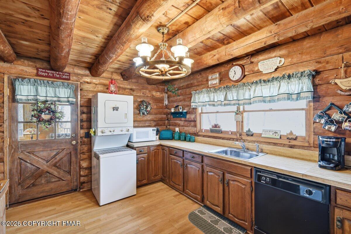 114 Bourne Court Bushkill, PA 18324 - Photo 17 of 41 Kitchen/Entrance to