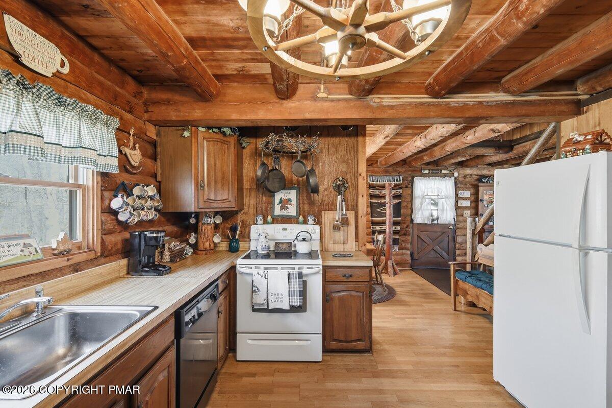 114 Bourne Court Bushkill, PA 18324 - Photo 19 of 41 Kitchen