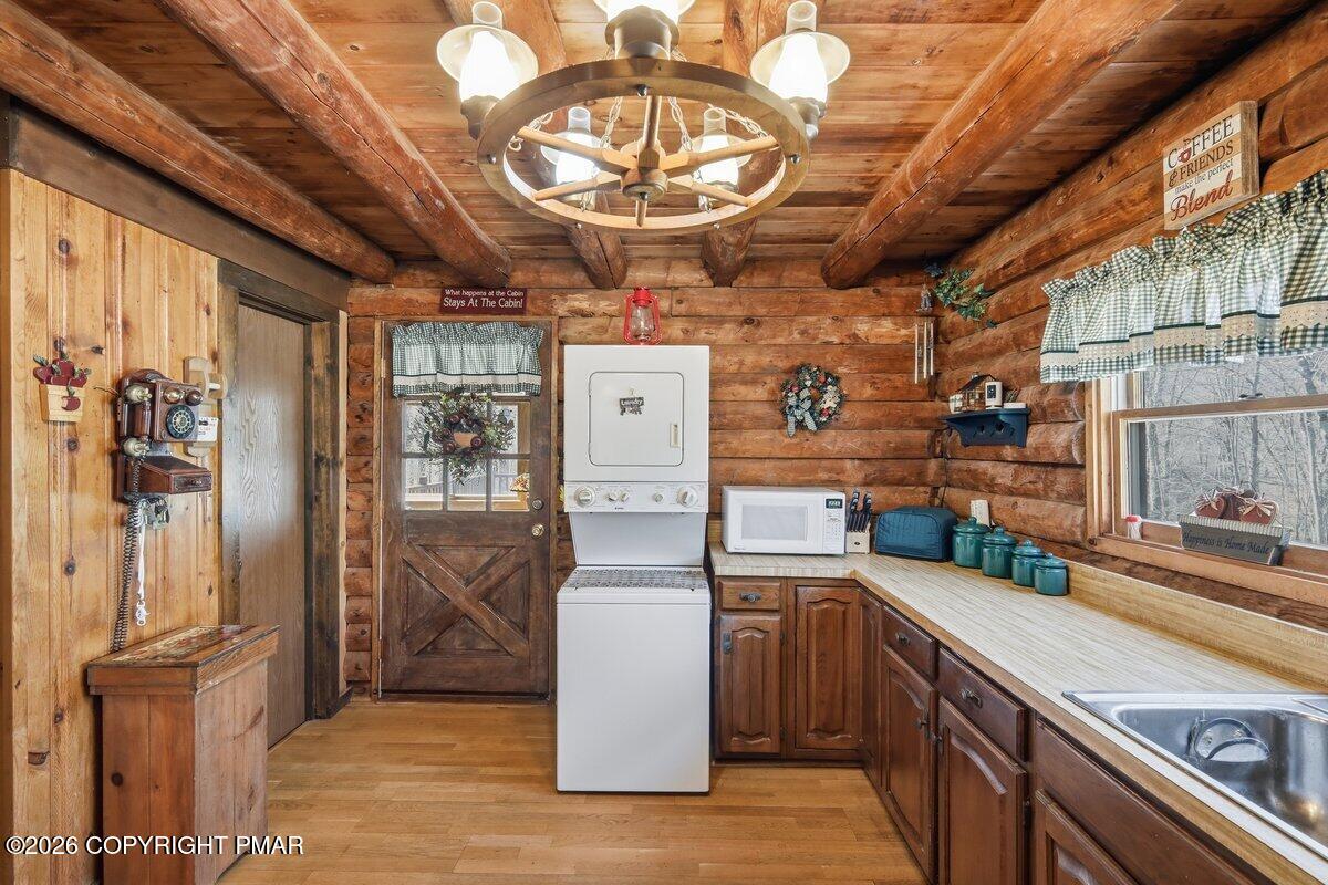 114 Bourne Court Bushkill, PA 18324 - Photo 20 of 41 Kitchen