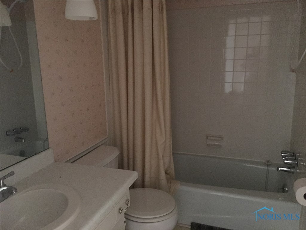 2233 Rockspring Road, Unit 3B Toledo, OH 43614 - Photo 16 of 20 Gallery Image 16