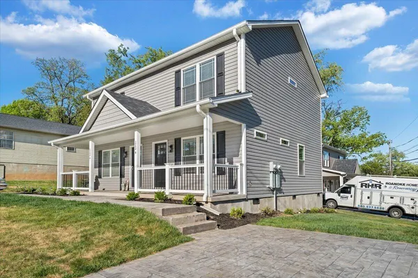 $1,550 | 1702 Baldwin Avenue Northeast, Unit B, Roanoke, VA 24012