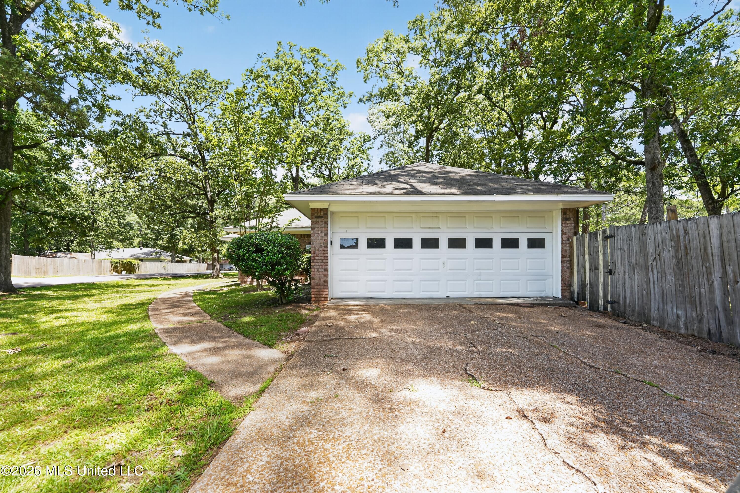 125 Brandy Run Road Brandon, MS 39047 - Photo 4 of 45 05_125_Brandy_Run_Rd_Brandon-Exterior-66