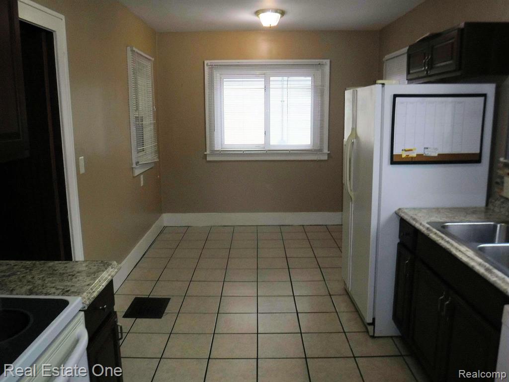 816 East Grand River Road Howell, MI 48843 - Photo 11 of 38