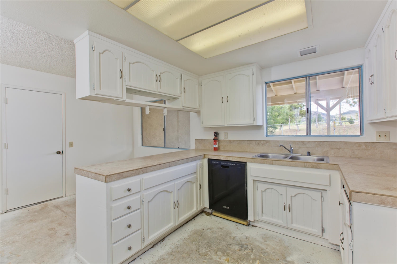 13991 Charlan Road Valley Center, CA 92082 - Photo 8 of 19