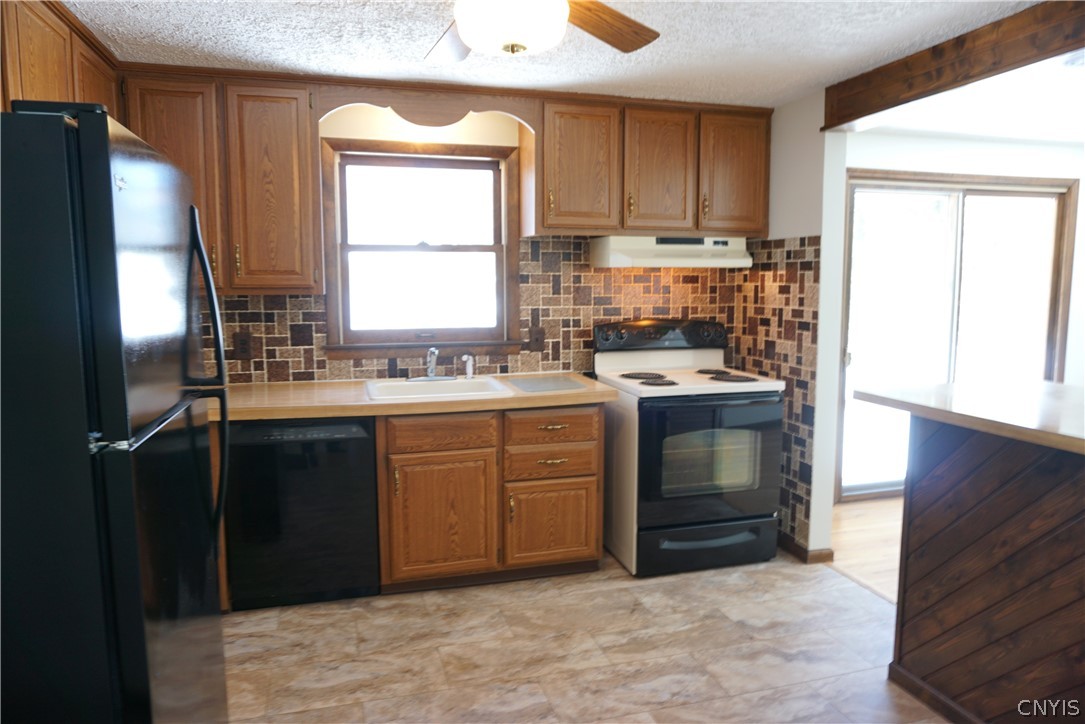 32 Wellington Road Clay, NY 13212 - Photo 14 of 48