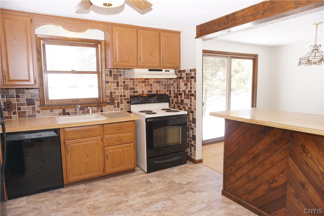 32 Wellington Road Clay, NY 13212 - Photo 15 of 48