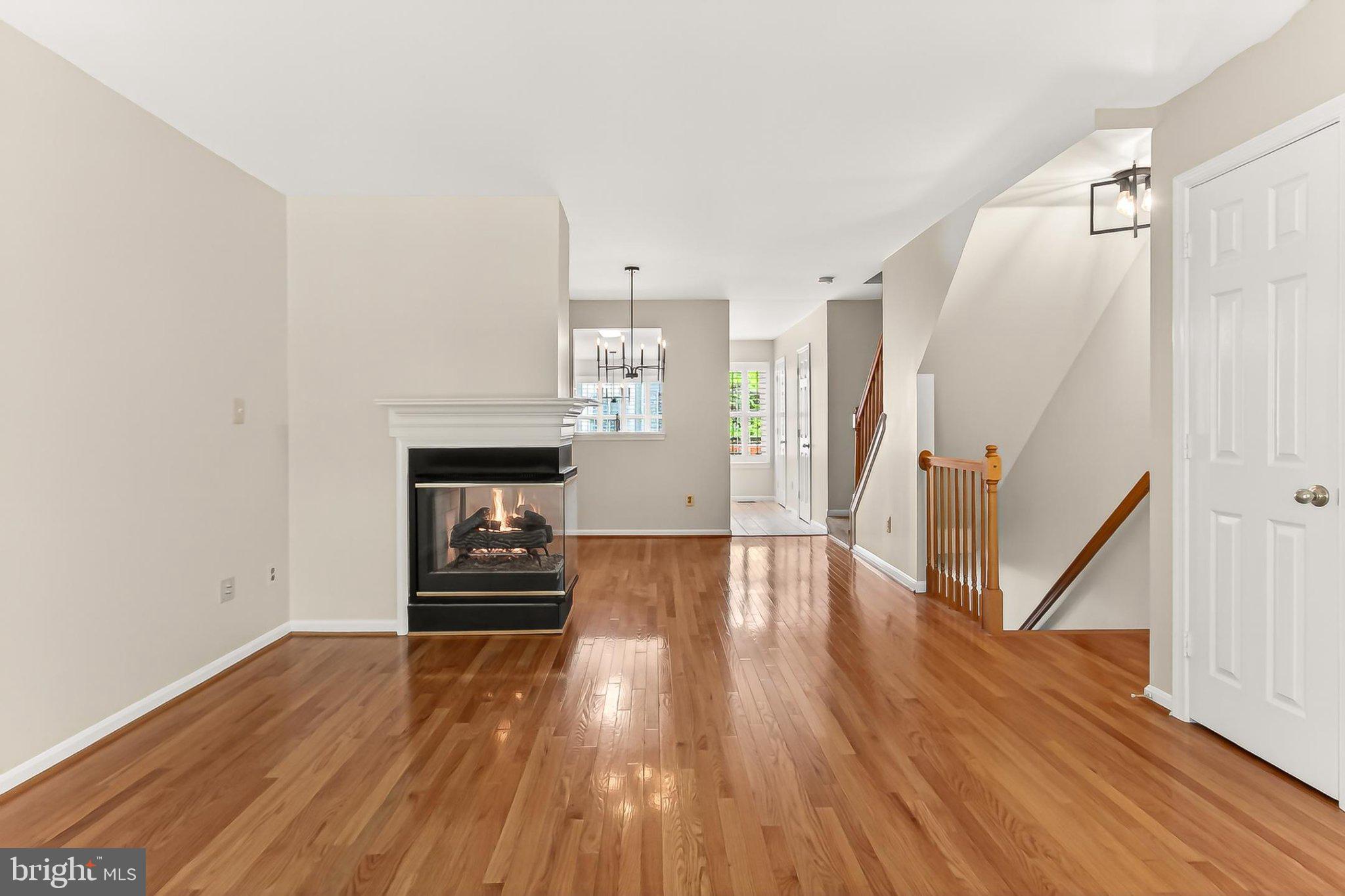 13157 Kidwell Field Road Herndon, VA 20171 - Photo 10 of 50 Inviting space with warm hardwood floors.