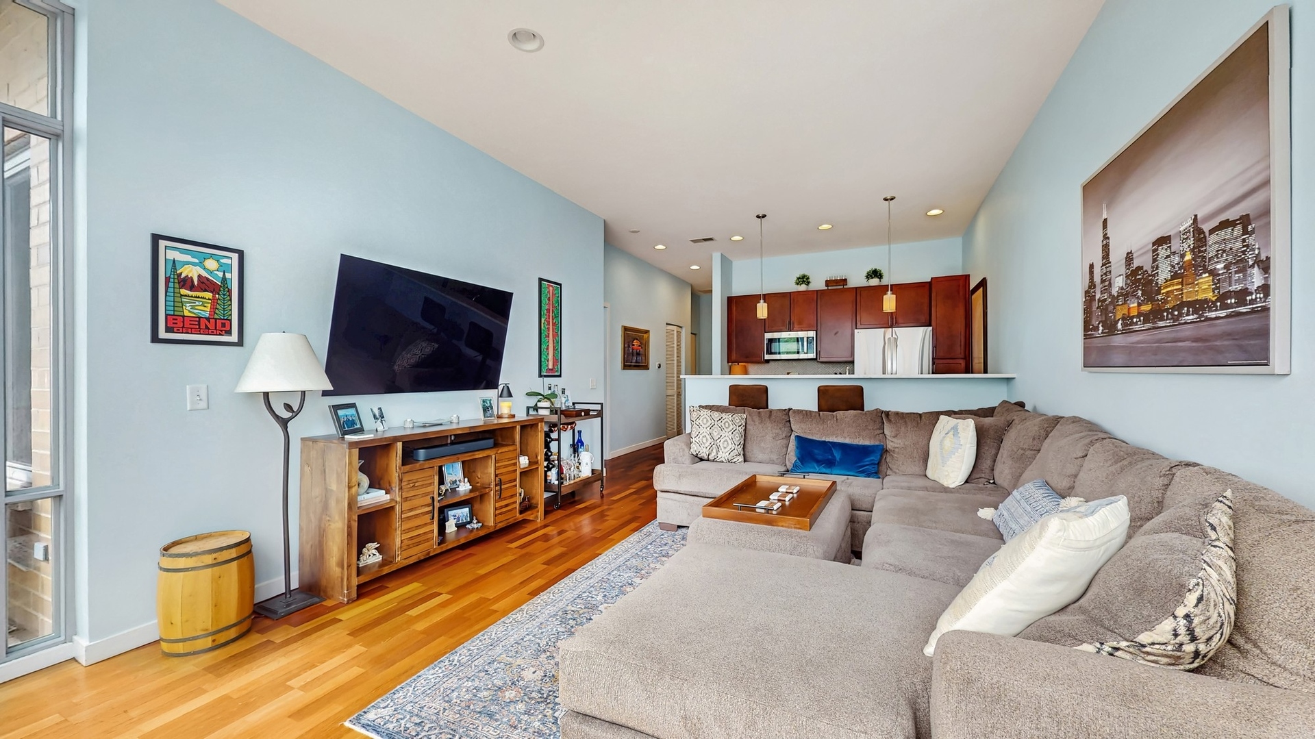 3920 North Sheridan Road, Unit 411 Chicago, IL 60613 - Photo 12 of 28 a living room with furniture and a flat screen tv