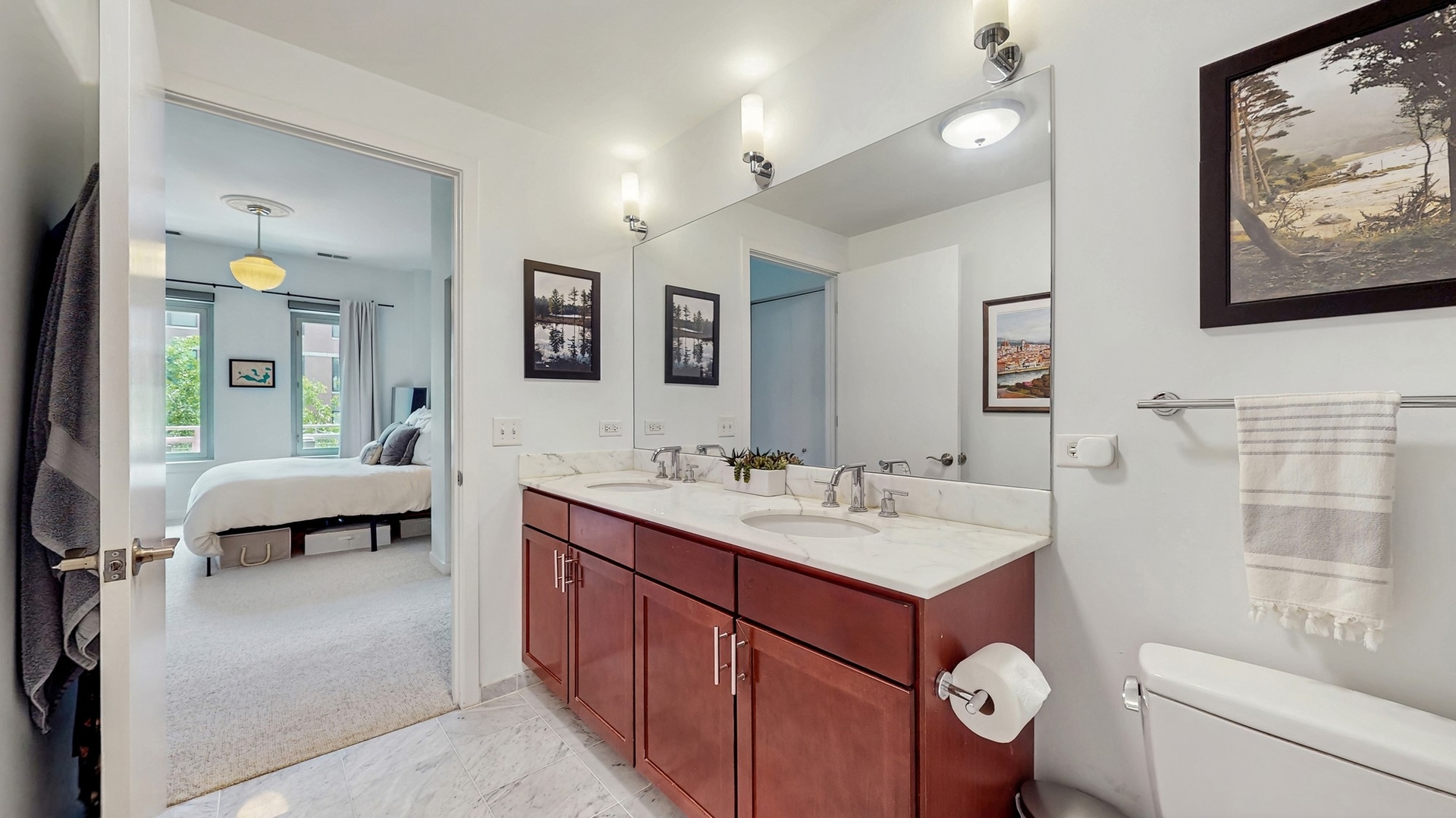 3920 North Sheridan Road, Unit 411 Chicago, IL 60613 - Photo 20 of 28 a bathroom with a toilet sink and mirror