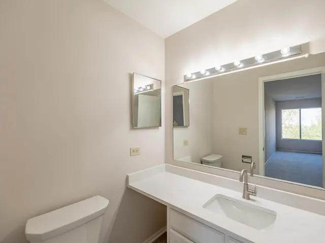 $314,900 | 3050 Pheasant Creek Drive, Unit 407, Northbrook, IL 60062