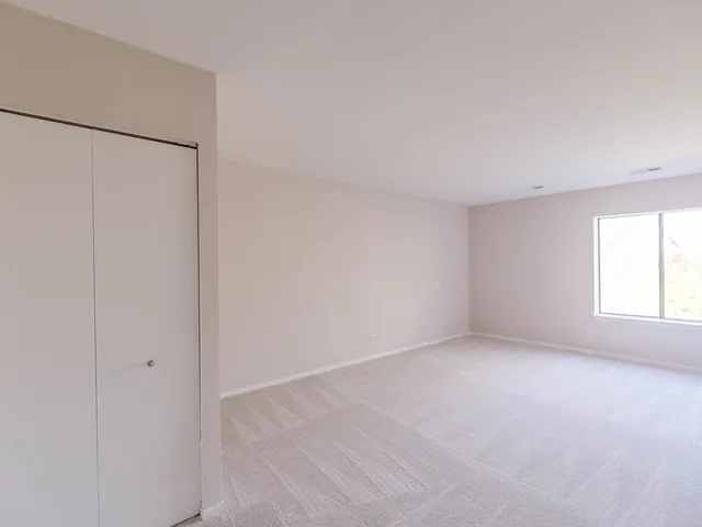 $314,900 | 3050 Pheasant Creek Drive, Unit 407, Northbrook, IL 60062