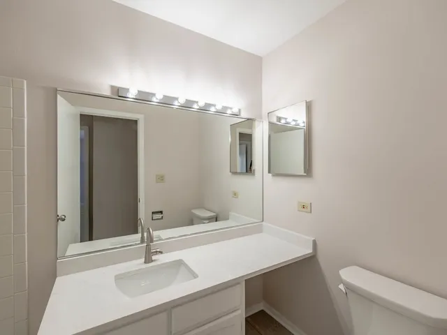 $314,900 | 3050 Pheasant Creek Drive, Unit 407, Northbrook, IL 60062