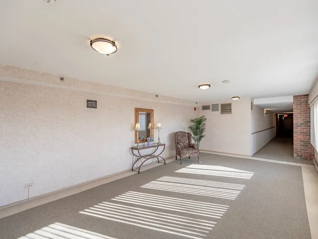 $314,900 | 3050 Pheasant Creek Drive, Unit 407, Northbrook, IL 60062