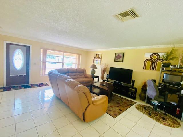 22594 Southwest 64th Way Boca Raton, FL 33428 - Photo 4 of 24 Living room