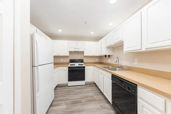 $2,300 | 695 River Park Village Boulevard, Northville, MI 48167