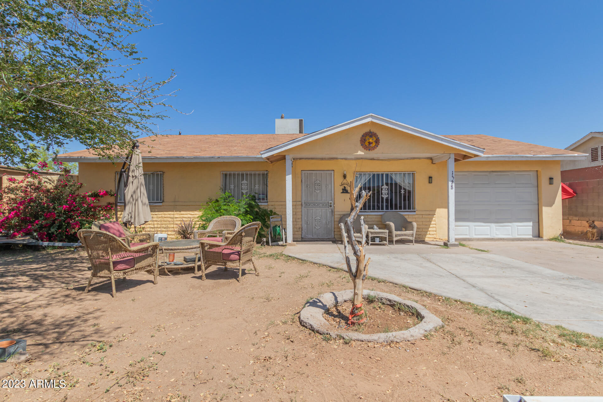 1528 West Carson Road Phoenix, AZ 85041 - Photo 1 of 24 01 - Carson